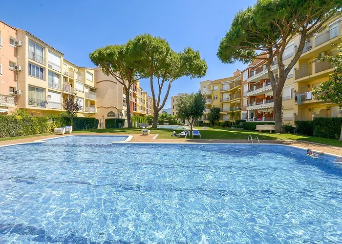 Beachside W Pools Apartman
